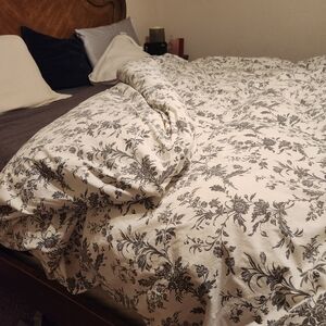 IKEA Black and White Floral Duvet Cover And HONSBAR Down Insert.